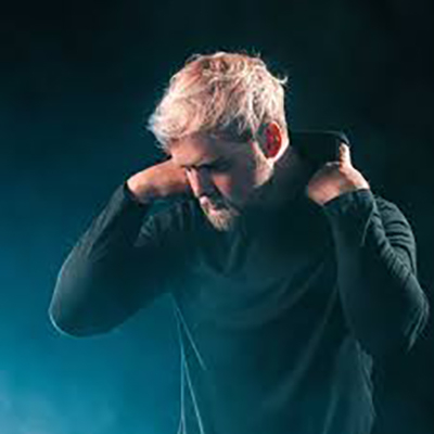 Micah Ariss – „Rescue”: nowy singiel z dwoma klipami i wyznaniem nadziei